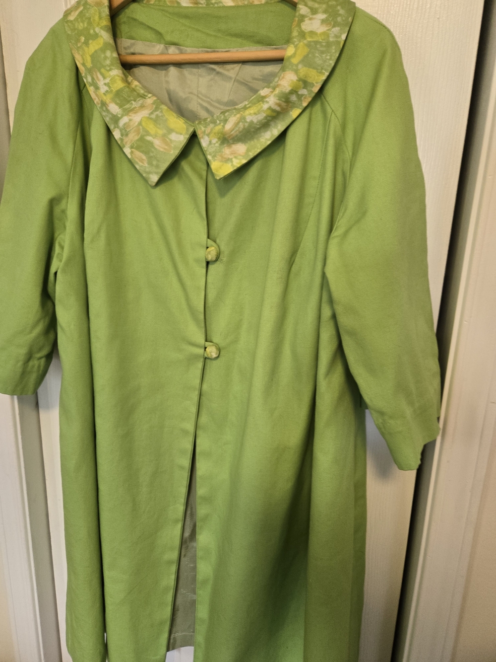 Vintage Lime Green Women's Lined Swing Coat with Floral Collar